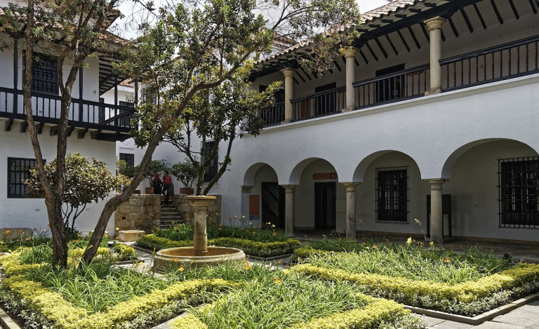 colonial house porch